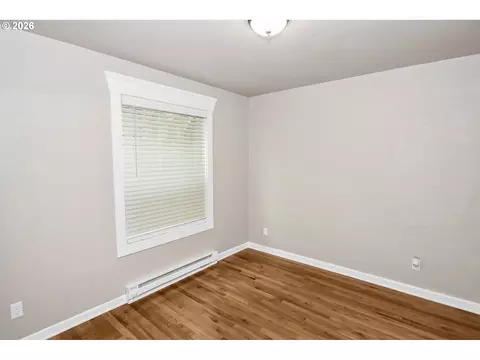 Bedroom - 608 4th St, Springfield, OR 97477 photo 1 of 4