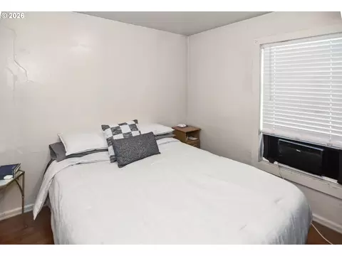 Bedroom - 608 4th St, Springfield, OR 97477 photo 4 of 4