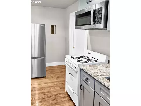 Kitchen - 608 4th St, Springfield, OR 97477 photo 3 of 5