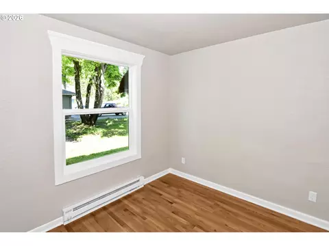 Bedroom - 608 4th St, Springfield, OR 97477 photo 2 of 4