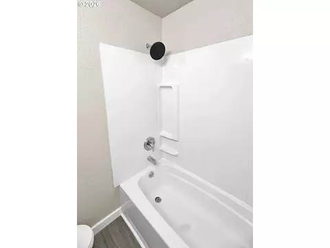 Bath - 608 4th St, Springfield, OR 97477 photo 2 of 4