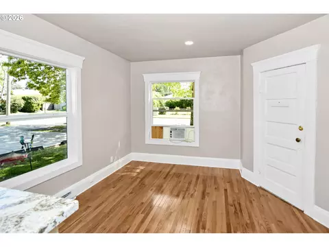 Living - 608 4th St, Springfield, OR 97477 photo 2 of 4