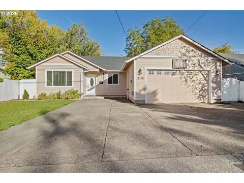 2128 Bruce St NE, Salem, OR 97301