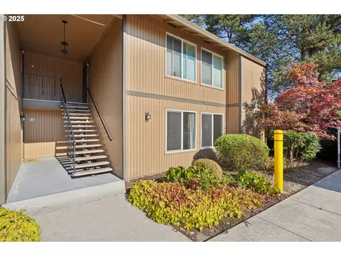 1269 NE Grant St #B, Hillsboro, OR 97124