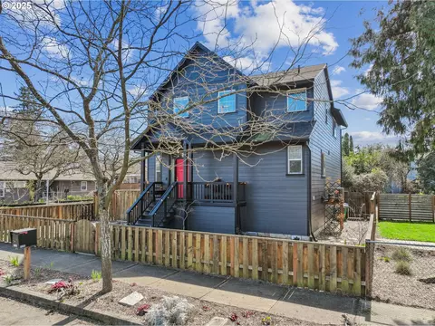 10256 SE Knight St, Portland, OR 97266