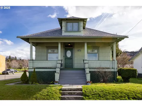 1022 E 12th St, The Dalles, OR 97058