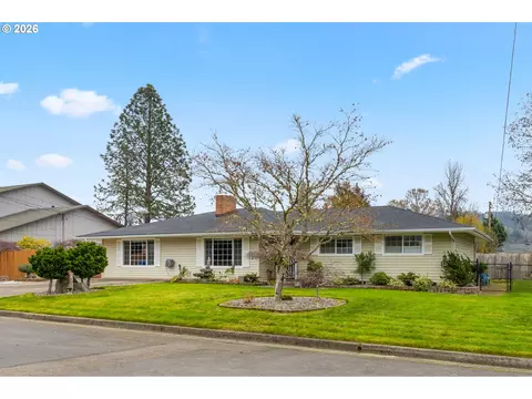 738 E Second Ave, Sutherlin, OR 97479 photo 1