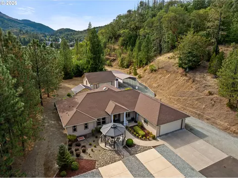 200 Eagle Ridge Dr, Canyonville, OR 97417