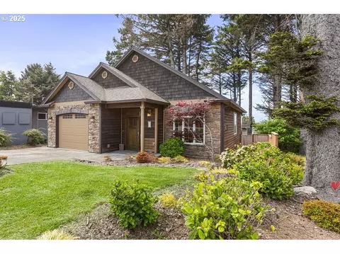 3117 NW Neptune Ave, Lincoln City, OR 97367