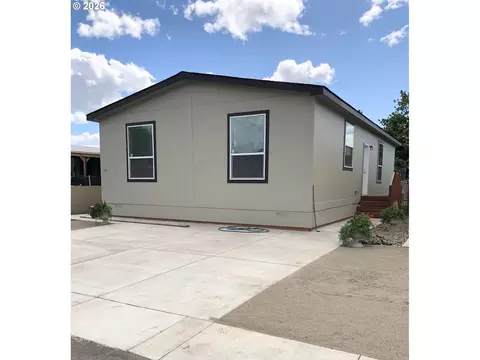 1025 S 6th #82, Harrisburg, OR 97446