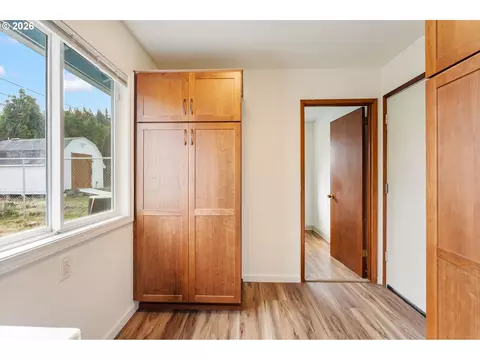 Other - 910 SE 214th Ave, Gresham, OR 97030 photo 4 of 5