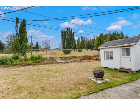 Exterior - 910 SE 214th Ave, Gresham, OR 97030 photo 1 of 5