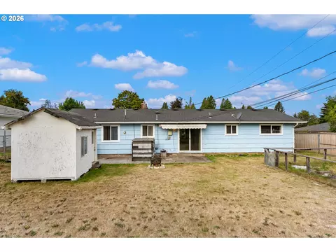 Exterior - 910 SE 214th Ave, Gresham, OR 97030 photo 2 of 5