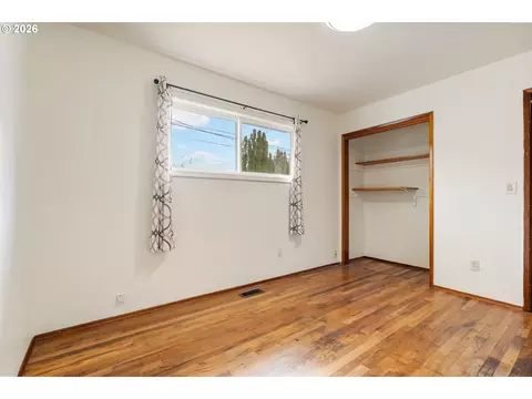 Bedroom - 910 SE 214th Ave, Gresham, OR 97030 photo 10 of 10