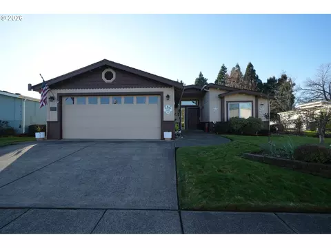 133 Village Dr, Cottage Grove, OR 97424