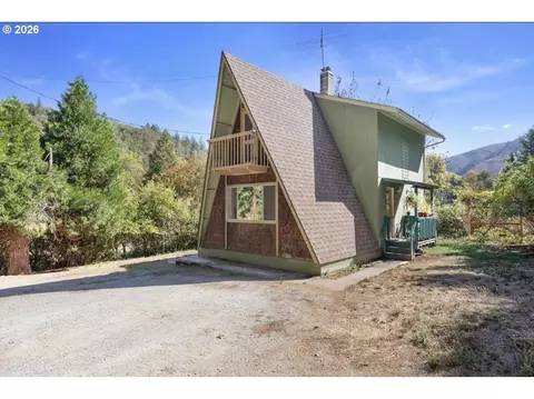 183 Ecklund St, Canyonville, OR 97417