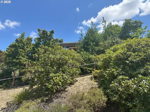 2545 Washington St, Eugene, OR 97405