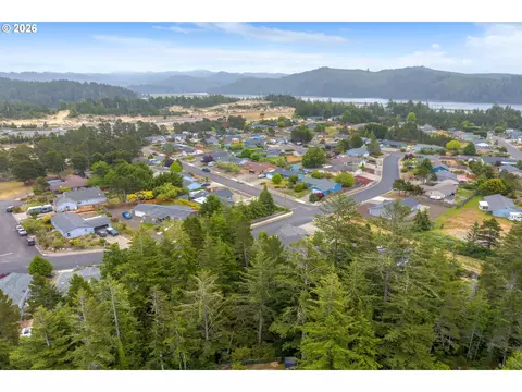 1639 Willow Loop, Florence, OR 97439 photo 13