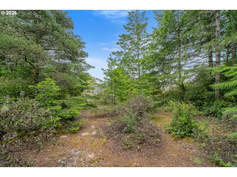 1639 Willow Loop, Florence, OR 97439 photo 9