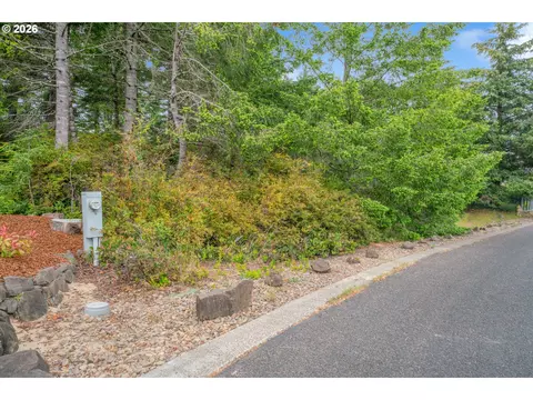 1639 Willow Loop, Florence, OR 97439 photo 12