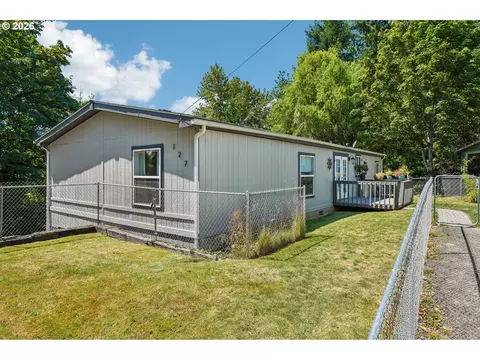 127 Pioneer Ave NE, Castle Rock, WA 98611