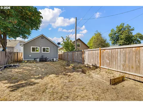 Exterior - 628 G St, Springfield, OR 97477 photo 2 of 3