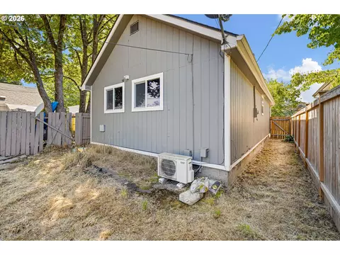 Exterior - 628 G St, Springfield, OR 97477 photo 3 of 3