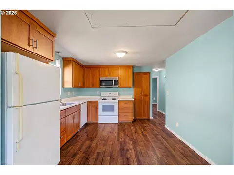 Kitchen - 628 G St, Springfield, OR 97477 photo 1 of 5