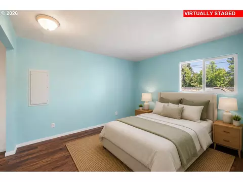 Bedroom - 628 G St, Springfield, OR 97477 photo 2 of 5