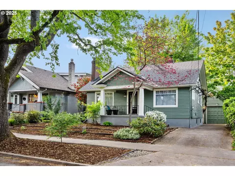 3405 NE Hancock St, Portland, OR 97212