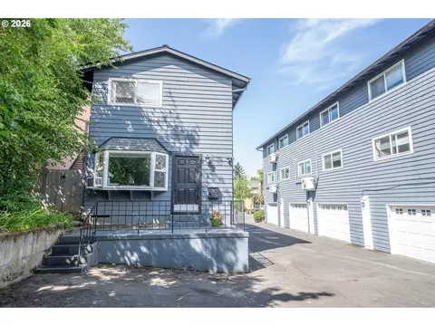 2136 SE Hawthorne Blvd #10, Portland, OR 97214