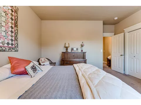 Bedroom - 90 Daniel Dr, Eugene, OR 97404 photo 7 of 11
