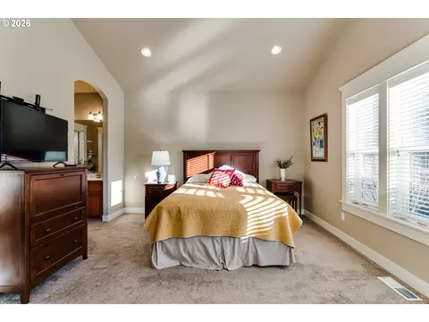 Bedroom - 90 Daniel Dr, Eugene, OR 97404 photo 3 of 11