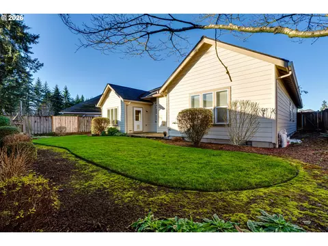 Exterior - 90 Daniel Dr, Eugene, OR 97404 photo 4 of 7