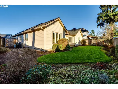 Exterior - 90 Daniel Dr, Eugene, OR 97404 photo 6 of 7