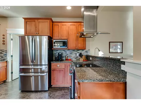 Kitchen - 90 Daniel Dr, Eugene, OR 97404 photo 3 of 5