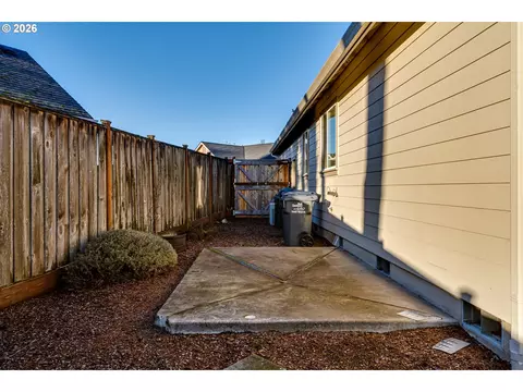 Exterior - 90 Daniel Dr, Eugene, OR 97404 photo 7 of 7