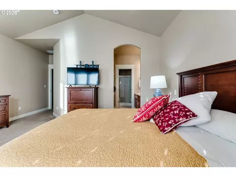 Bedroom - 90 Daniel Dr, Eugene, OR 97404 photo 5 of 11