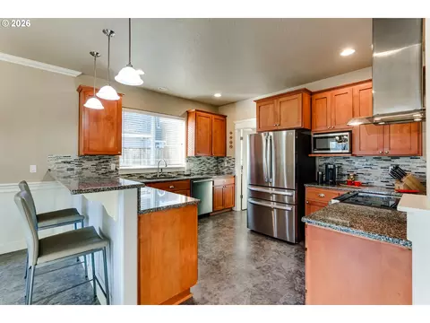 Kitchen - 90 Daniel Dr, Eugene, OR 97404 photo 4 of 5