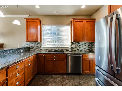 Kitchen - 90 Daniel Dr, Eugene, OR 97404 photo 5 of 5