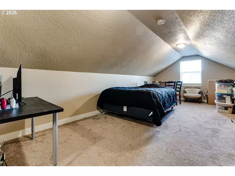 Bedroom - 90 Daniel Dr, Eugene, OR 97404 photo 10 of 11