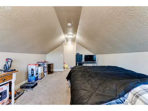 Bedroom - 90 Daniel Dr, Eugene, OR 97404 photo 11 of 11