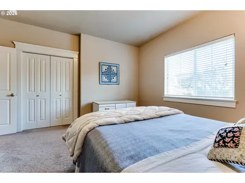 Bedroom - 90 Daniel Dr, Eugene, OR 97404 photo 9 of 11
