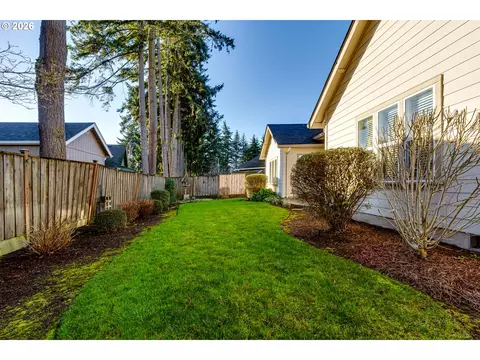 Exterior - 90 Daniel Dr, Eugene, OR 97404 photo 5 of 7