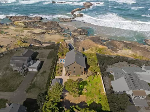 8466 NW Coast Rd, Seal Rock, OR 97376
