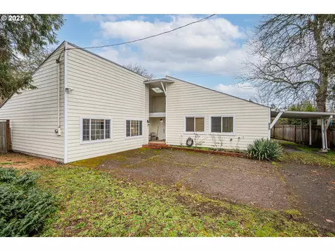 1440 Long Island Dr, Eugene, OR 97401