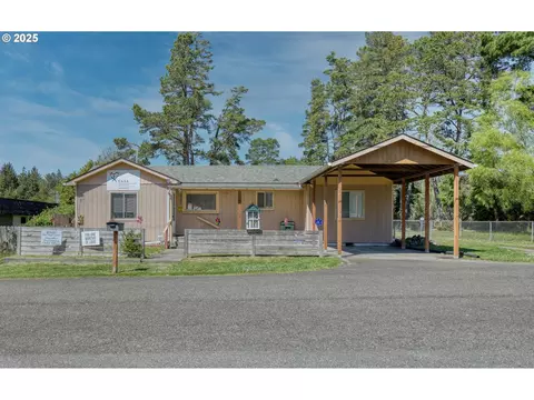 1848 Thomas Ave, Coos Bay, OR 97420