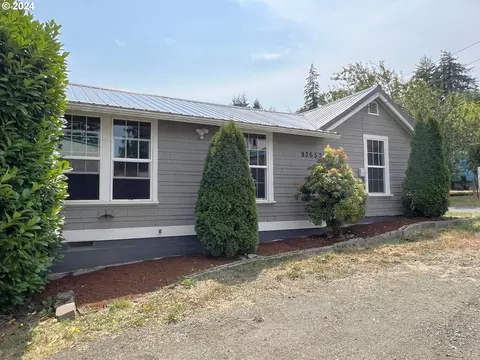 93652 Shoshone Ln, Coos Bay, OR 97420