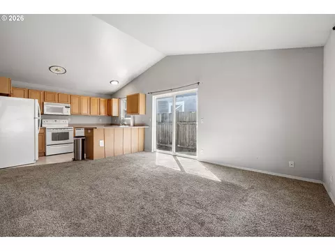 Living - 593 Hanover St, Eugene, OR 97402 photo 1 of 3