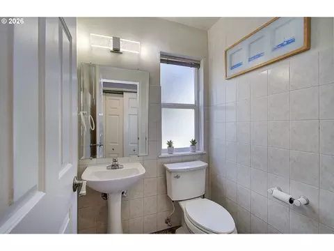 Bath - 1556 NE 27th Ter, Gresham, OR 97030 photo 1 of 4